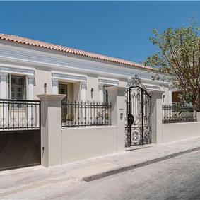 5 bedroom villa with indoor and outdoor pool in Chania town, sleeps 10